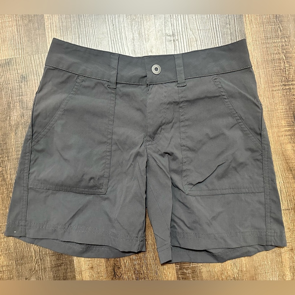 Columbia Gray Shorts Size 2‎